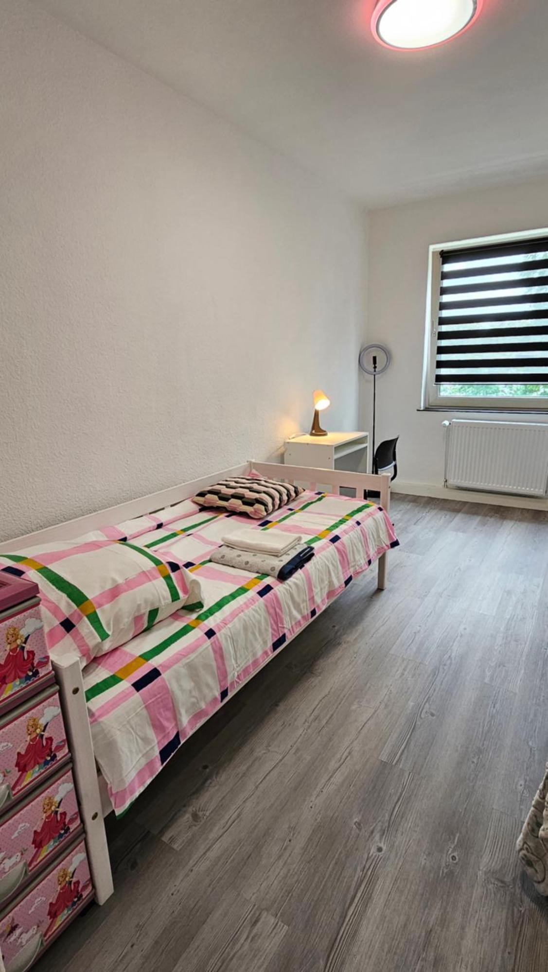 Zimmer In Bilk-Zentrum Duesseldorf Apartment Bagian luar foto