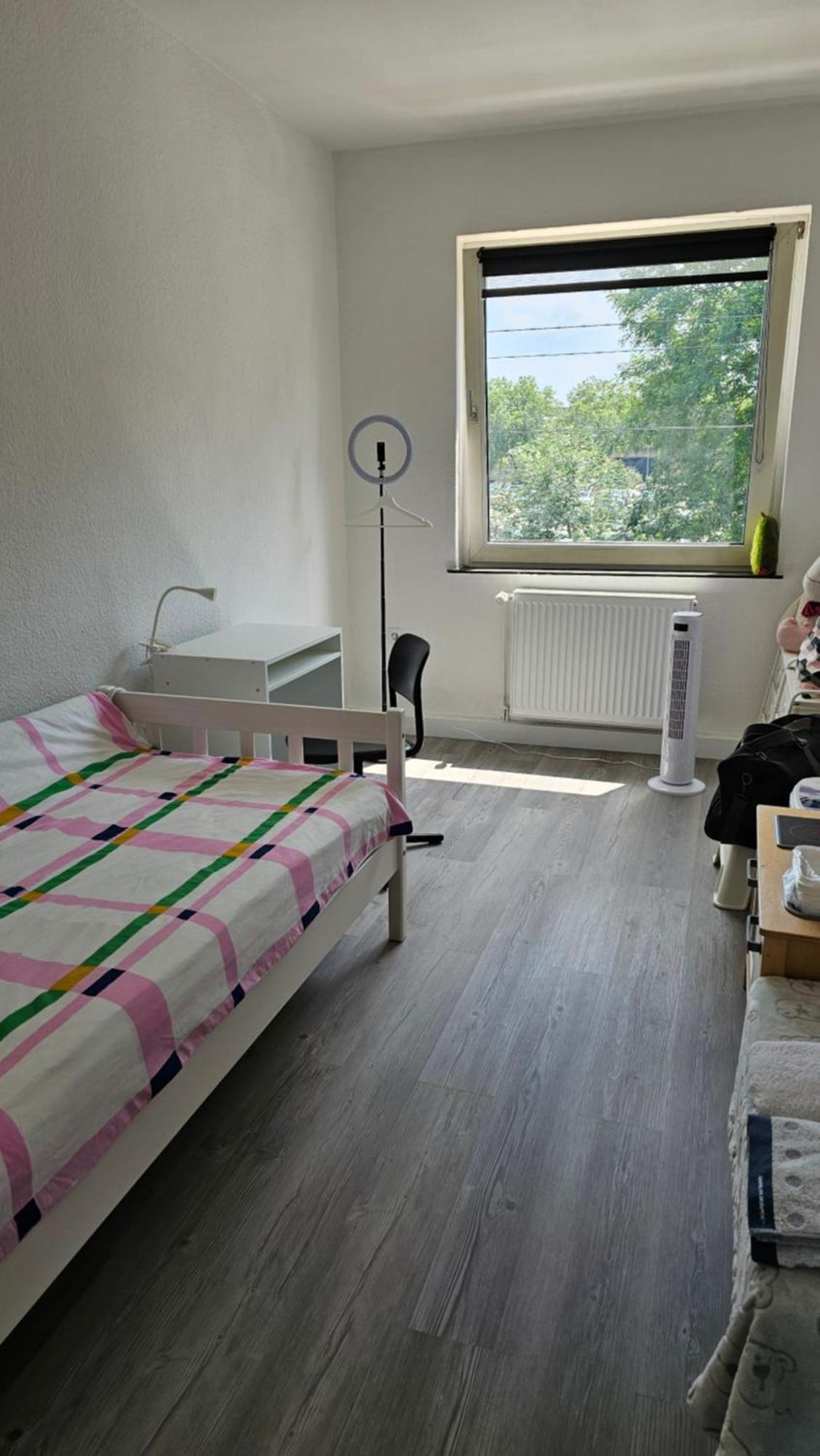 Zimmer In Bilk-Zentrum Duesseldorf Apartment Bagian luar foto